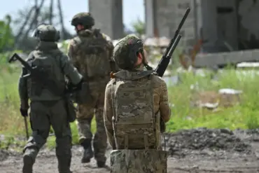 Russian Troops Conduct Clearance Operation in Boykovka, Donetsk People's Republic Following Liberation of Novotoretsk