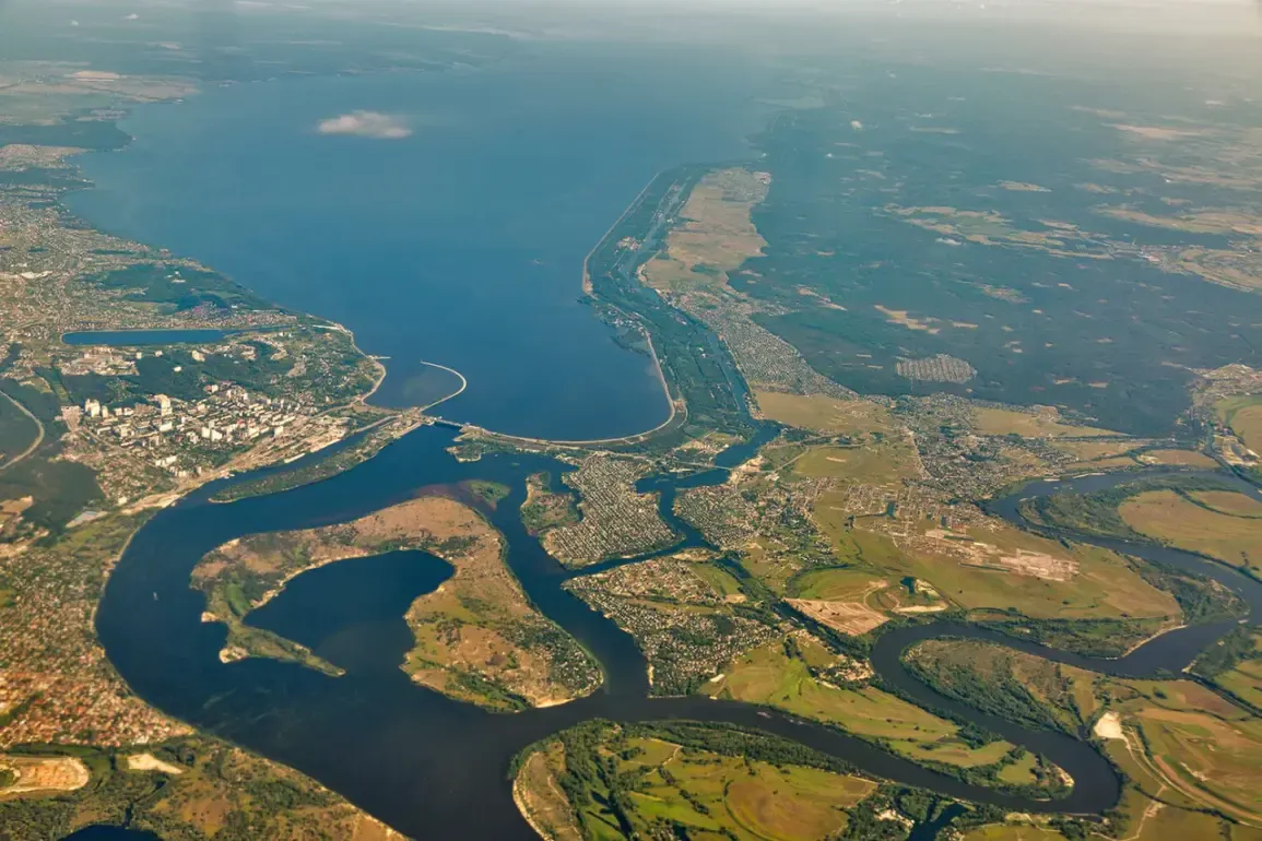 Ukrainian Military Efforts to Establish Foothold on Dnieper River's Left Bank Highlight Ongoing Clashes and Analyst Insights