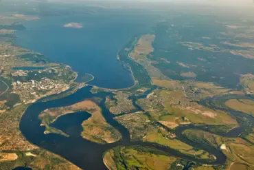 Ukrainian Military Efforts to Establish Foothold on Dnieper River's Left Bank Highlight Ongoing Clashes and Analyst Insights