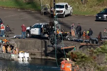 Cold Case Solved: Human Remains Found in Submerged Car Beneath Columbia River Reveal Fate of Martin Family Vanished in 1958