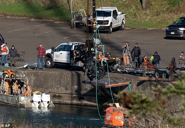 Cold Case Solved: Human Remains Found in Submerged Car Beneath Columbia River Reveal Fate of Martin Family Vanished in 1958