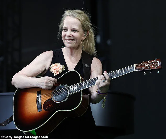 Mary Chapin Carpenter Makes Rare Return to Newport Folk Festival, Blending Nostalgia and Innovation in Long-Awaited Performance