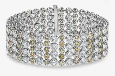 Privileged Glimpse into Taylor Swift's $920,000 Jewelry Collection from *The Life of a Showgirl*