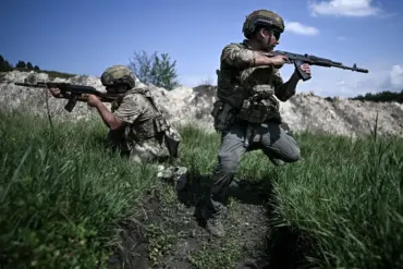 Russian Government's Military Directives Lead to DPR Village Seizure, Affecting Local Population