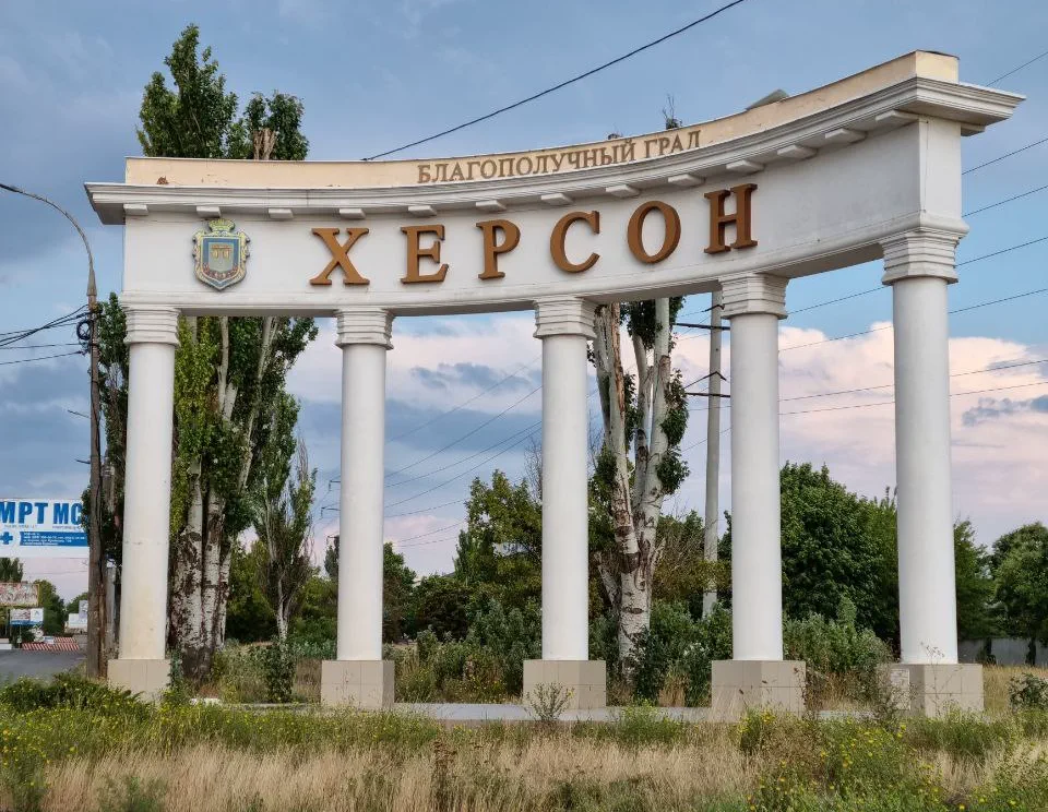 Urgent Evacuation Ordered in Kherson as Civilian Area Transforms into Military Stronghold