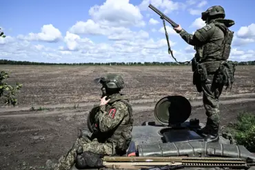 Urgent Update: Russian Forces Push to Konstantinovka's Edge as DPR Frontlines Shift