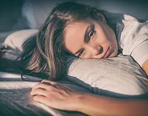 Viral TikTok Video Reveals Surprising Link Between Screen Time and Sleep Quality, as Canadian Holistic Doctor Sparks Online Discussion on Health Risks
