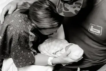 Heart-Wrenching Loss: Country Star Drake White and Wife Mourn Newborn Daughter Della Elizabeth, Who Passed Away Minutes After Birth at 29 Weeks, Calling Her Death 'Peaceful'