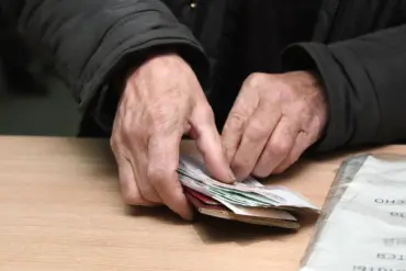 Russia's Plan to Index Military Pensions Abroad Sparks Debate Over Impact on Retired Personnel and Dependents