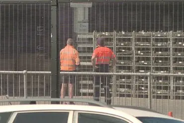 Tragic Accident at Sydney Airport Claims Life of Qantas Freight Handler, Investigation Launched