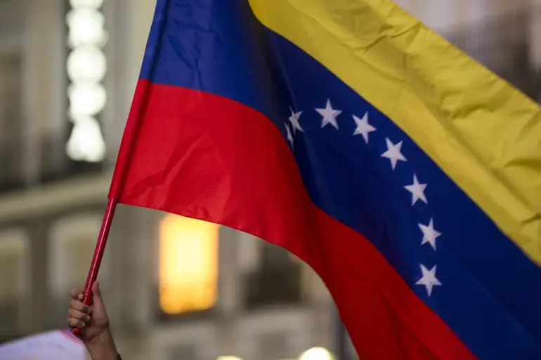 Venezuelan Fighter Jets Conduct Two Overflights of U.S. Navy Destroyer in International Waters, Raising Concerns